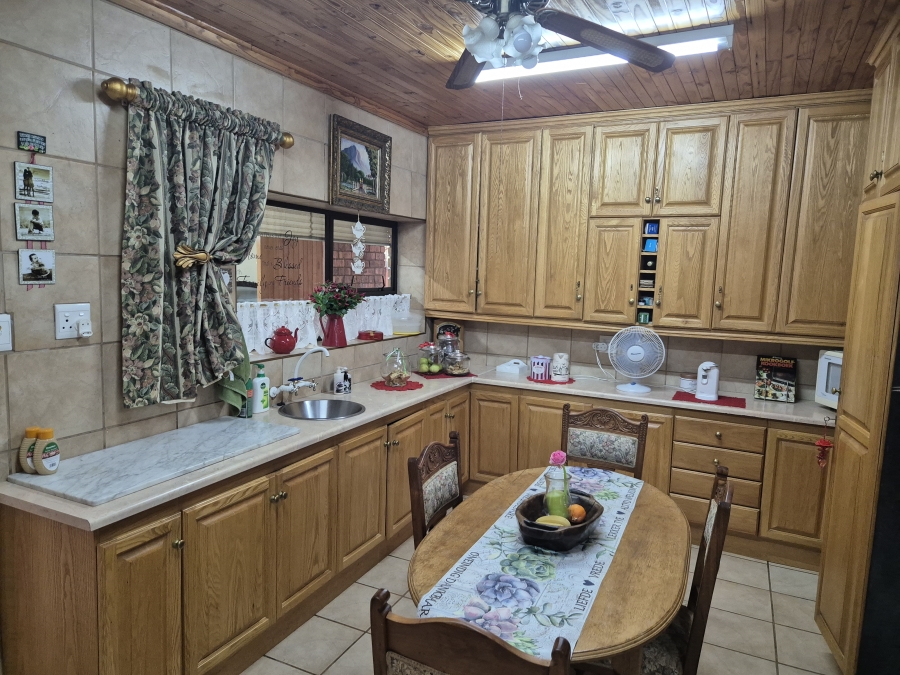 5 Bedroom Property for Sale in Wolmaransstad North West